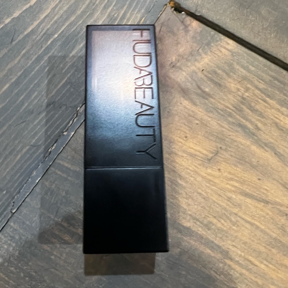 Huda Beauty- Sweet Cheeks